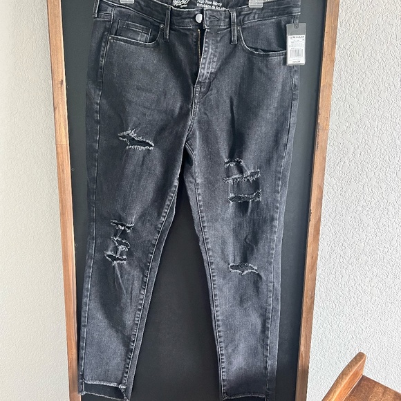 Mossimo High-Rise Ripped Black Jeans - Picture 2 of 6